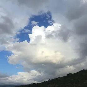 Santa Rita dia de céu nublado